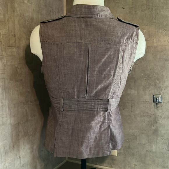 A. Byer Sleeveless Button Up Blouse - Picture 2 of 10